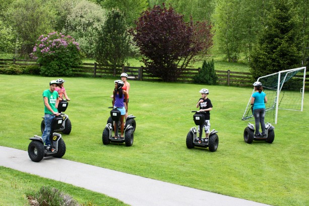 Gäste vom Jugendsporthotel Lindenhof beim Segway fahren